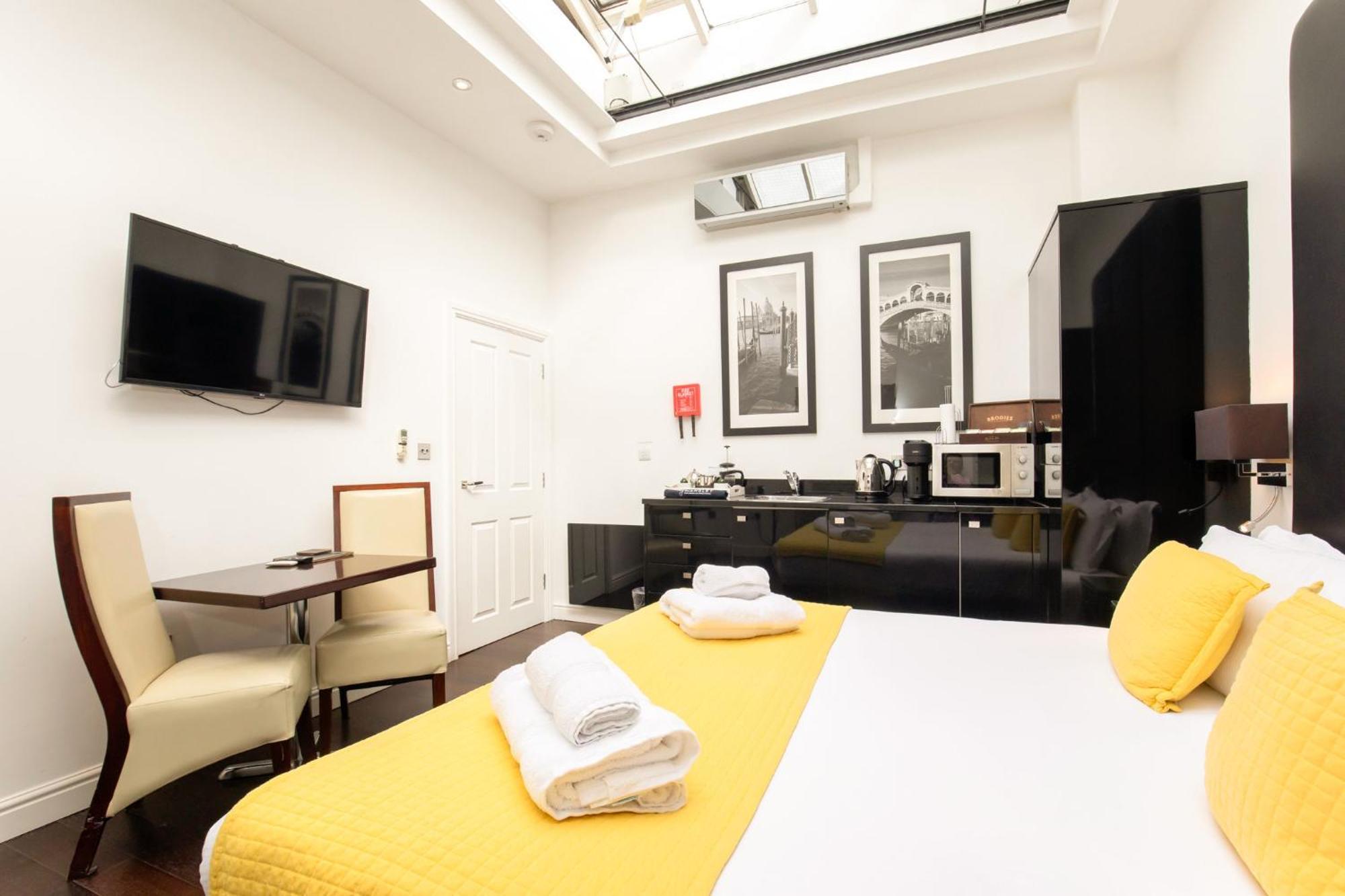 Strozzi Palace Suites By Mansley Cheltenham Buitenkant foto