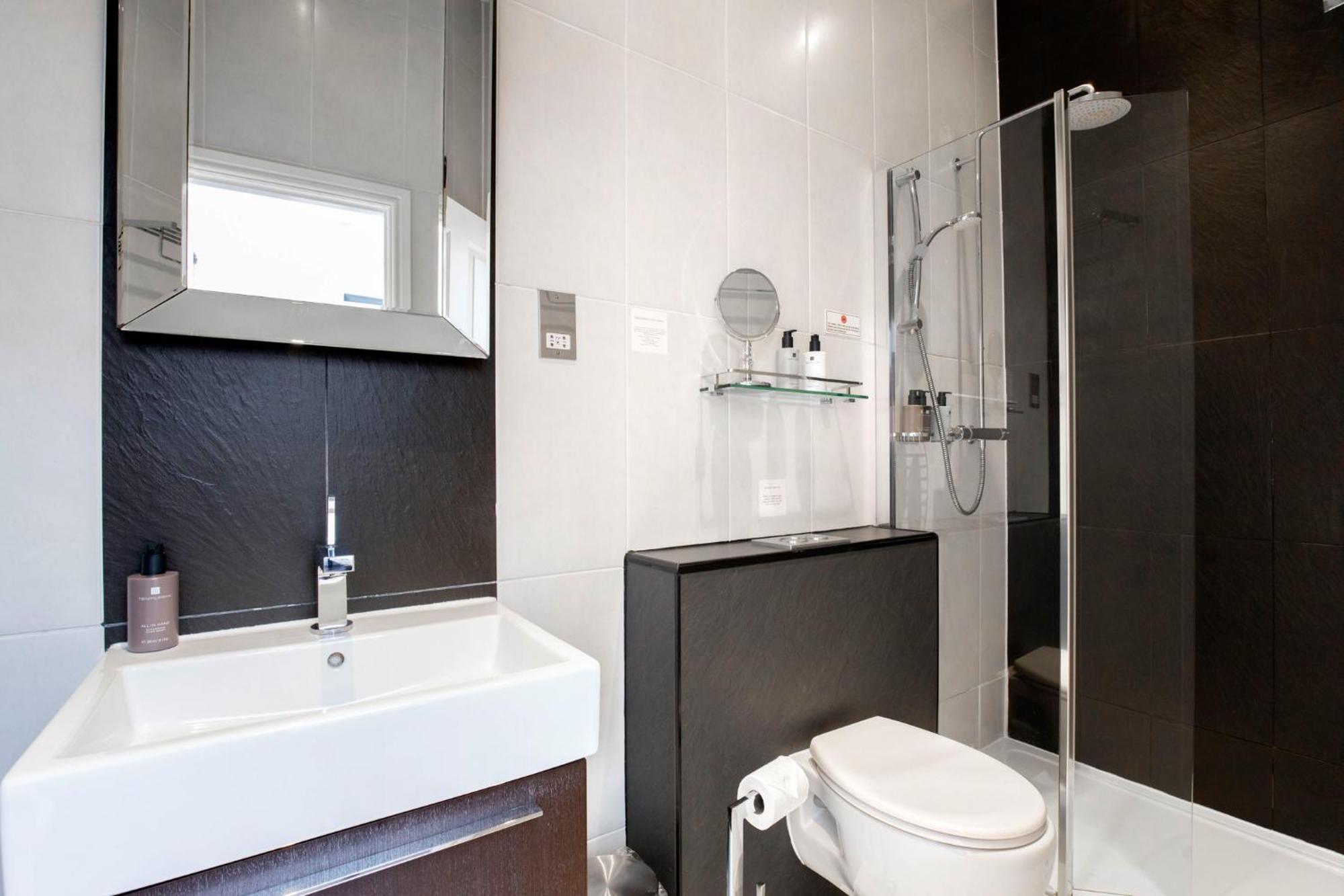 Strozzi Palace Suites By Mansley Cheltenham Buitenkant foto