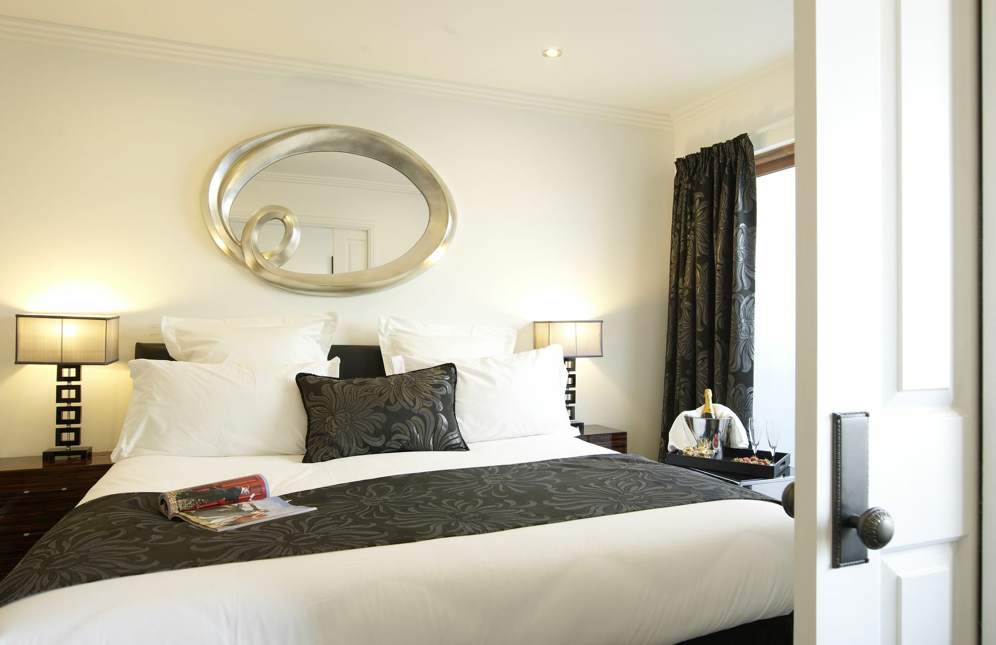 Strozzi Palace Suites By Mansley Cheltenham Buitenkant foto